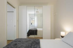 Modern Isola Suite - Near Metro - HL collection