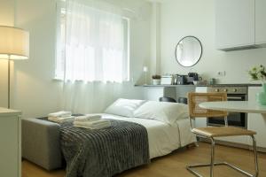 Modern Isola Suite - Near Metro - HL collection