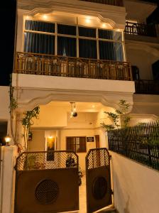 Divine Solace GF1 Prayagraj Luxury Stay near Sangam