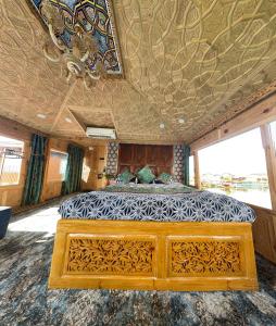 Premium group of houseboats