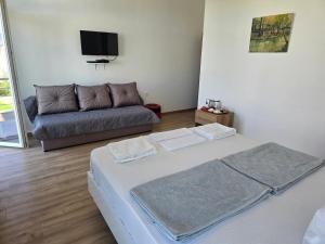 Vesna Lake Apartments