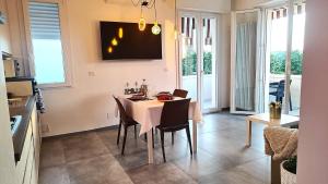 Casa tramonto 50 mt dal mare, parcheggio gratis
