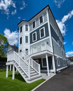 A New 3 bedroom 4 beds 2 Bath, Apt 3
