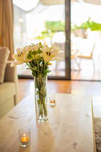 Tropical garden, big terrace, pools, sleeps 4