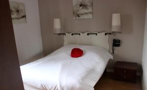 Hotels A la Maison Rouge Hotel & Restaurant : photos des chambres