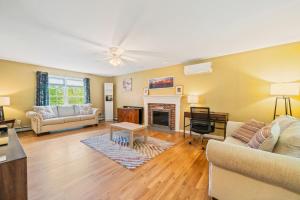 Family Home with Pool & Game Garage