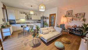 Palms Rooms - Grazioso e Ricercato Trilocale con Veranda a 300m dal mare