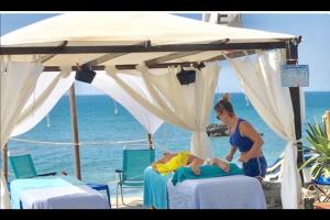 MI CAPRICHO BEACHFRONT 410 - Apartment with terrace and private garden by the sea