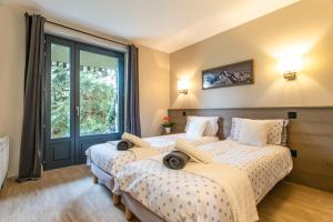 French Alps 5-Bed Cottage Sleeps 12 with Parking
