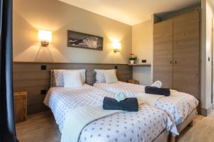 French Alps 5-Bed Cottage Sleeps 12 with Parking
