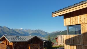 French Alps 5-Bed Cottage Sleeps 12 with Parking