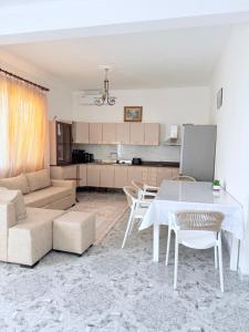 Villa Dora Vlore - Spacious Villa 3 Bedrooms 3 Baths, Private Parking, Beach 10 min