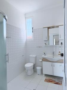 Villa Dora Vlore - Spacious Villa 3 Bedrooms 3 Baths, Private Parking, Beach 10 min