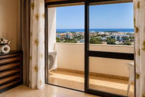 Ocean Eyes. Amazing 180º view of the sea and city