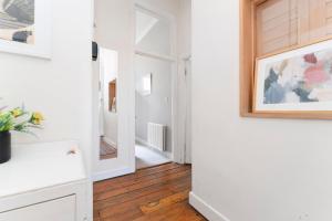 Large Super Central 3 Bed -Princes Street, Parking