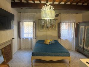 Romantic suite with Jacuzzi in the historic center