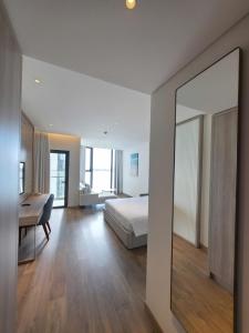 Diamond Sea View Apartment - Citadines Marina Ha Long