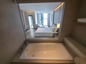 Diamond Sea View Apartment - Citadines Marina Ha Long