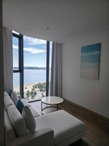 Diamond Sea View Apartment - Citadines Marina Ha Long