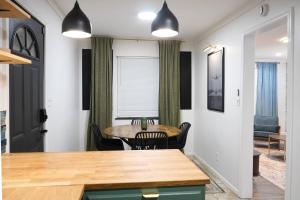 World Cup Stay • Sleeps 10 • Games + Parking