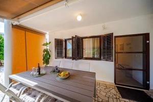 Casa Emi Orebić - family apartment near beach