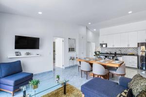 Morgan Residences 607 @ Boutique Hotel with Pool, Gym & Spa