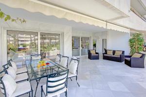 Beachfront Luxury Apartment with Private Pool