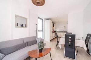 Modern 1 Bed next to Stratford