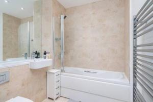 Modern 1 Bed next to Stratford
