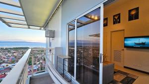 Scenic 2BR Penthouse with Samal Island View