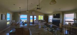 Lakeshore Retreat, Lakefront with Water Toys