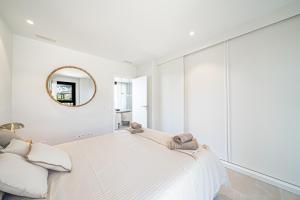 Elegant Sea-View Apartment in El Higuerón