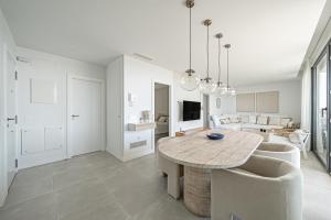 Elegant Sea-View Apartment in El Higuerón