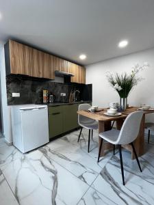 Grand Cesar Holiday Home Bled with Sauna & Parking
