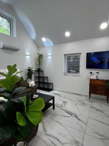 Grand Cesar Holiday Home Bled with Sauna & Parking