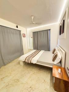Glasshouse Luxury Villa, 4 Bed Private Pool Gorai
