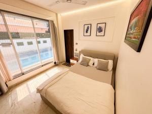 Glasshouse Luxury Villa, 4 Bed Private Pool Gorai