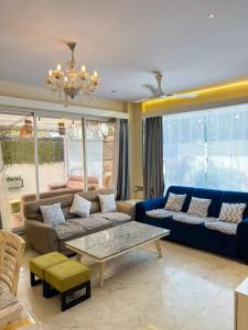 Glasshouse Luxury Villa, 4 Bed Private Pool Gorai
