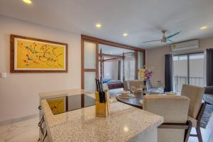 Dog-friendly Apartment with Rooftop Infinity Pool, Gym, Central AC & Balcony