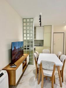 Golden Residence 101- Beachfront&Swimming Pool Ap