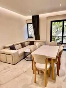 Golden Residence 101- Beachfront&Swimming Pool Ap