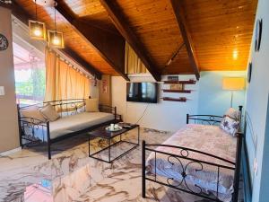 HELEN STUDIOS Loft