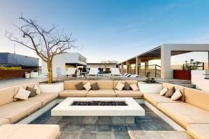 Cozy downtown Studio with Rooftop Pool & ArchOcean Views