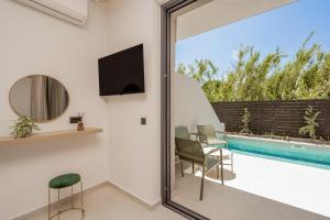 Mr & Mrs Grey Luxury Suites with Private Pools-Laganas