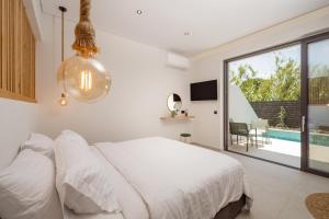 Mr & Mrs Grey Luxury Suites with Private Pools-Laganas