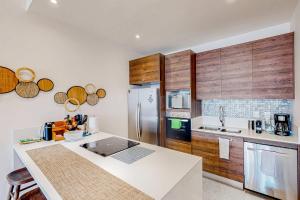 Stunning 2 BR - Pool - Awesome amenities