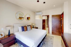 Stunning 3 BR - Pool - Awesome amenities