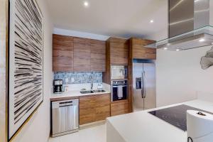 Stunning 3 BR - Pool - Awesome amenities