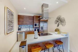 Stunning 3 BR - Pool - Awesome amenities