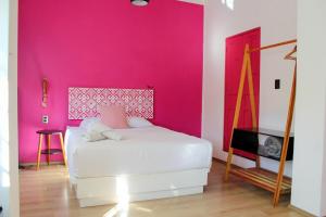 Suite Rosa con Balcón en el Corazón de Oaxaca